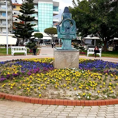 Ξενοδοχείο με διαμερίσματα Granada Luxury 800м от пляжа клеопатра